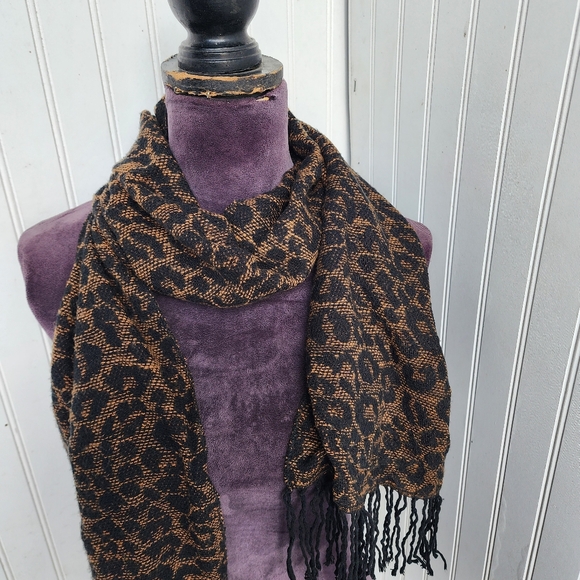 Cheetah Leopard One Size Soft Acrylic Winter Scarf Brown Black 10" × 75" - Picture 4 of 11